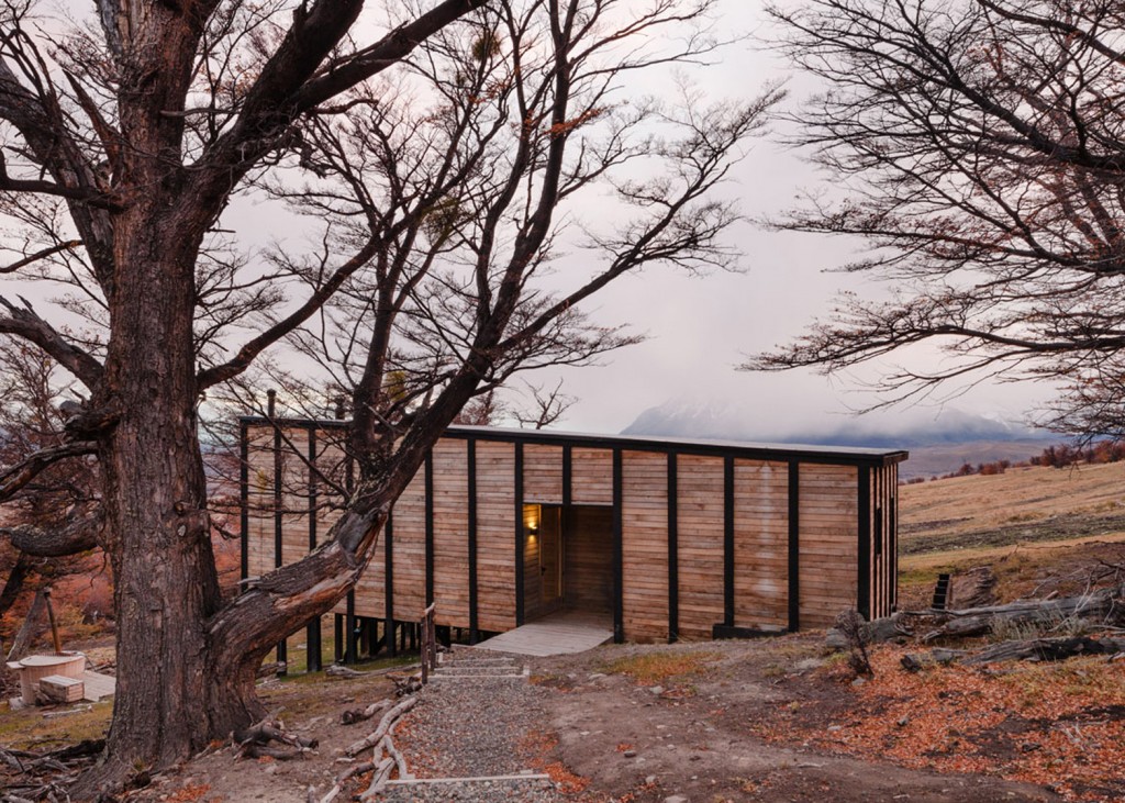 timber cabin hotel offers beautiful views over the chilean hillside 20 1024x731 Timber Cabin Hotel Offers Beautiful Views Over The Chilean Hillside