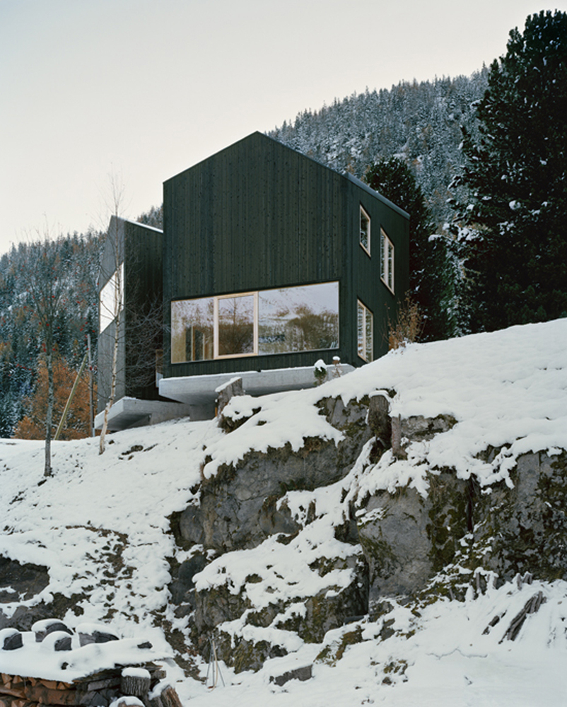 minimal cabin in switzerland by lacroix chessex architectes 1 Minimal Cabin In Switzerland By Lacroix Chessex Architectes