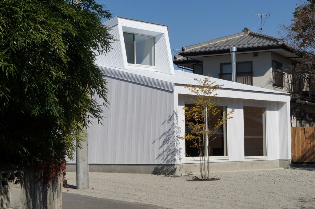 minimal house in japan with a huge dormer 10 1024x682 Minimal House In Japan With A Huge Dormer