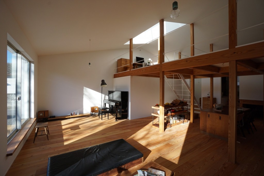 minimal house in japan with a huge dormer 3 1024x682 Minimal House In Japan With A Huge Dormer