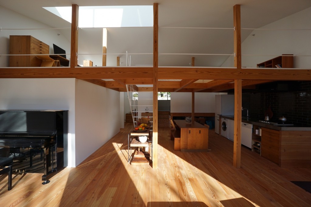 minimal house in japan with a huge dormer 4 1024x682 Minimal House In Japan With A Huge Dormer