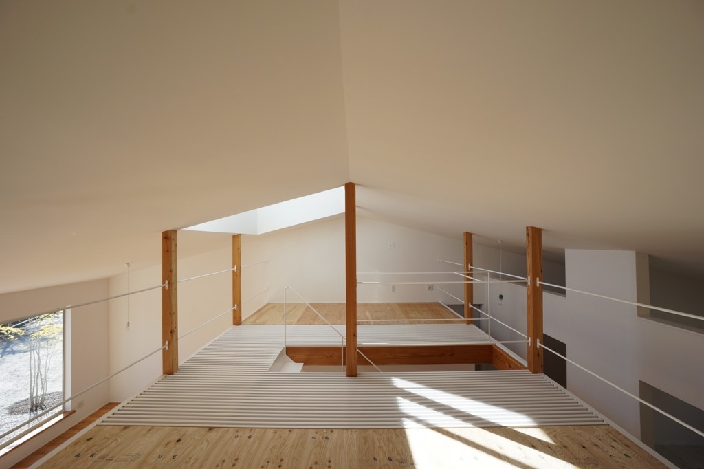 minimal house in japan with a huge dormer 6 1024x682 Minimal House In Japan With A Huge Dormer