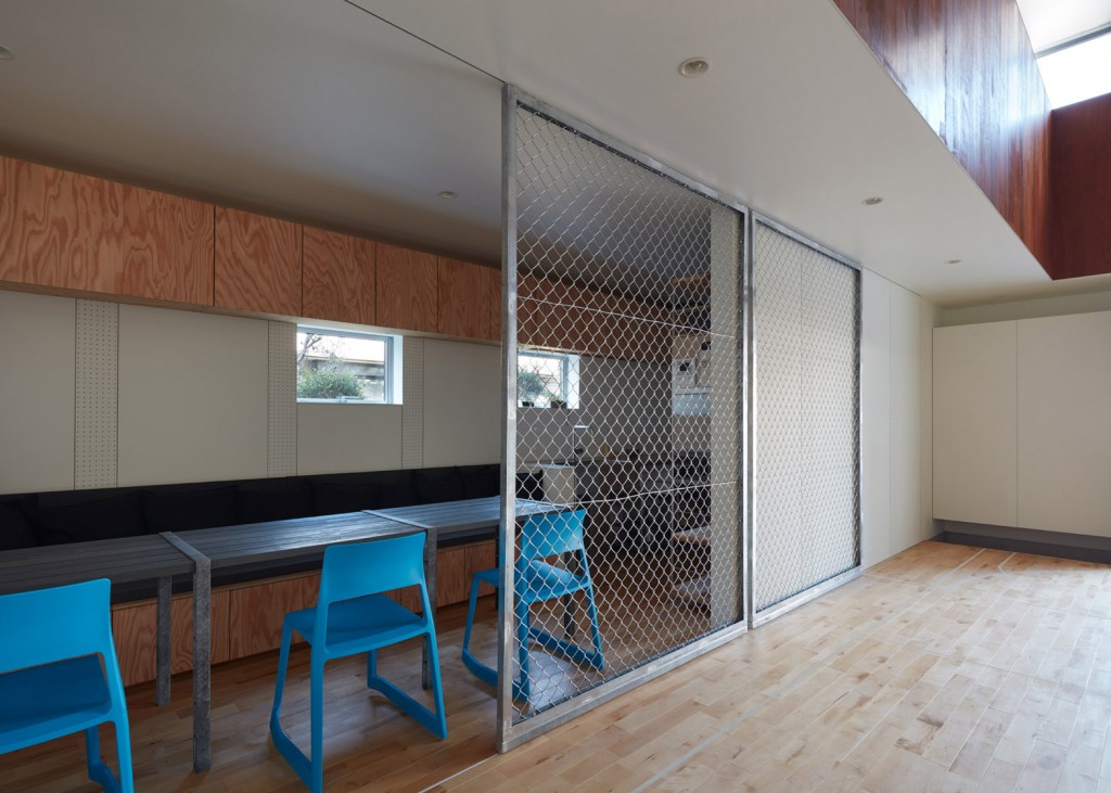 a house in japan has an indoor basketball court 6 1024x731 a House in Japan Has an Indoor Basketball Court