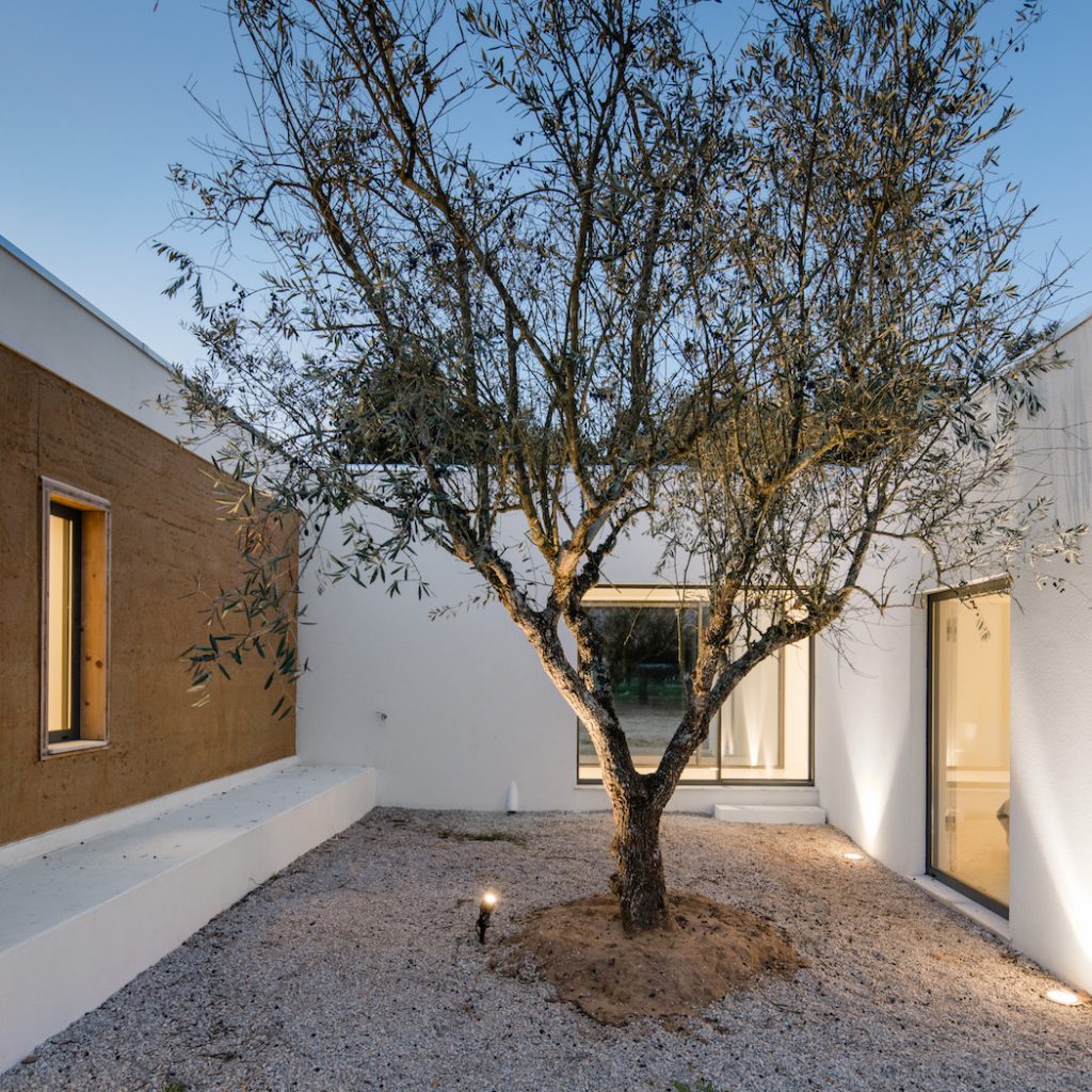 a minimal house in portugal surrounded by vines 15 1024x1024 a Minimal House in Portugal Surrounded by Vines