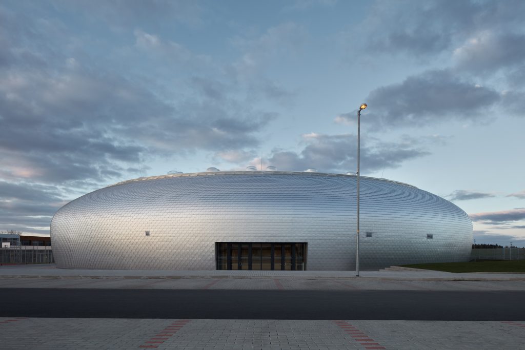 sporadical sportovni hala dolni bezany boysplaynice 04 1024x683 Dolní Břežany Sports Hall by SPORADICAL architects