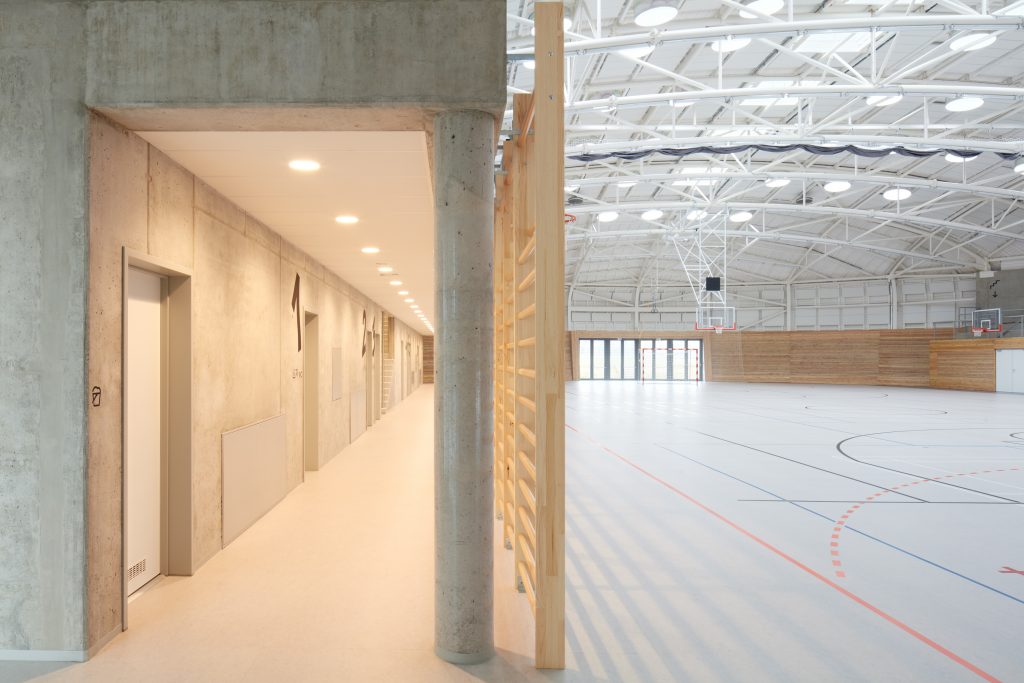 sporadical sportovni hala dolni bezany boysplaynice 15 1024x683 Dolní Břežany Sports Hall by SPORADICAL architects