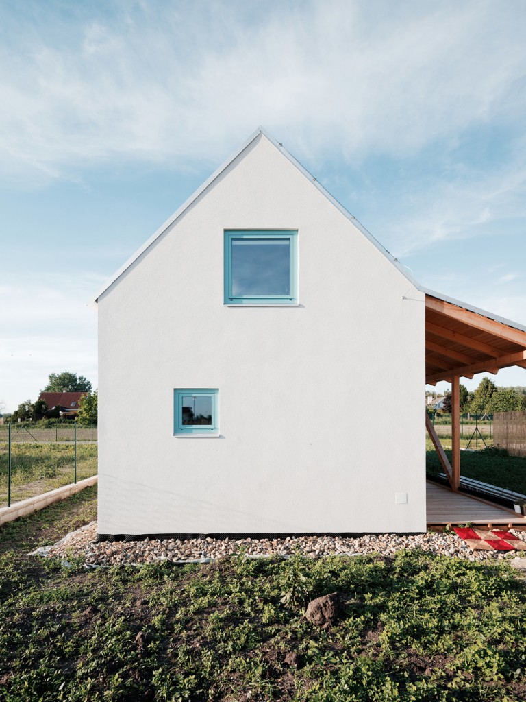 jrkvc2 768x1024 Simple But With Contemporary Feeling Family House in Slovakia