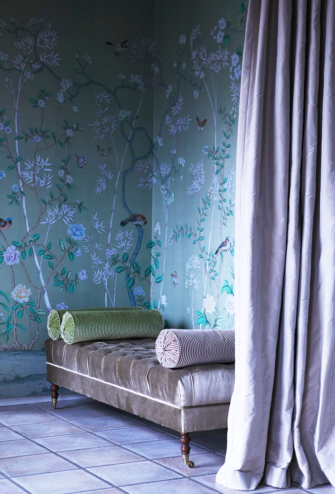 22 large 50+ Floral Wallpaper and Mural Ideas