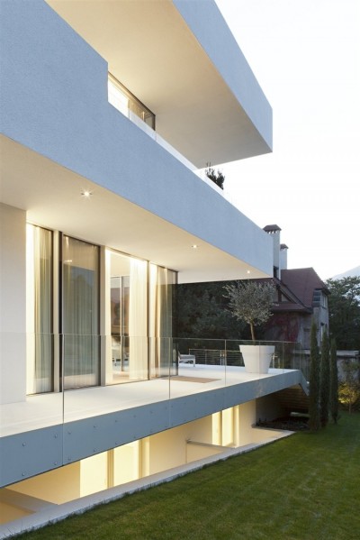Modern House by Monovolume