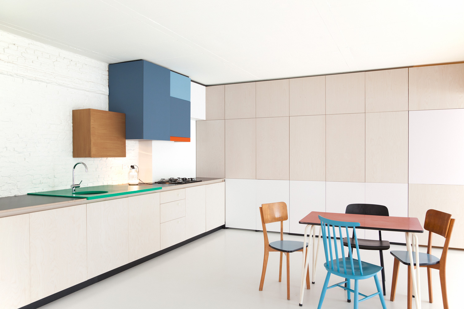 colorful kitchen by belgian designer dries otten 2 Colorful Kitchen By Belgian Designer Dries Otten
