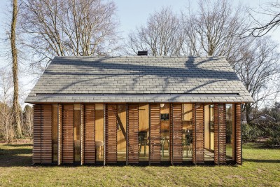 Compact Recreation House By Zecc Architecten