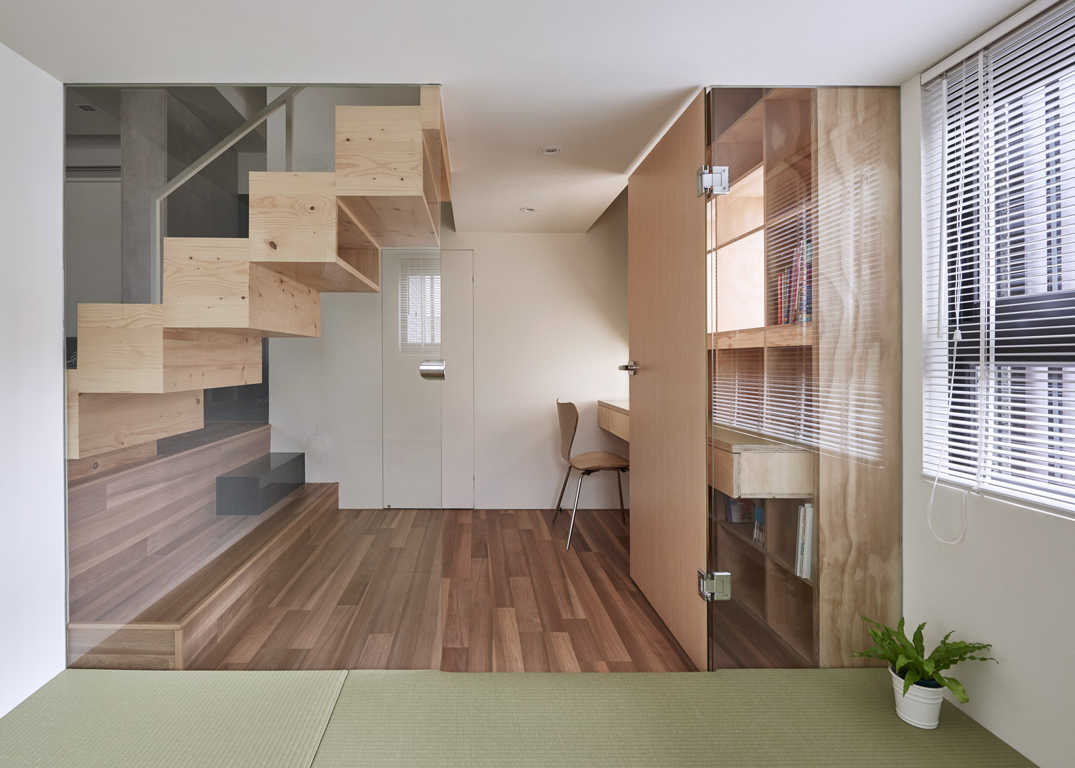 HAO Design Renovates a Compact Apartment in Kaohsiung, Taiwan