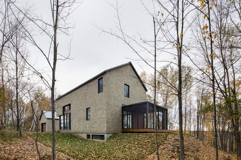 kl house by bourgeois lechasseur architects 3 Dreamy House Surrounded By Woods In North Hatley, Canada