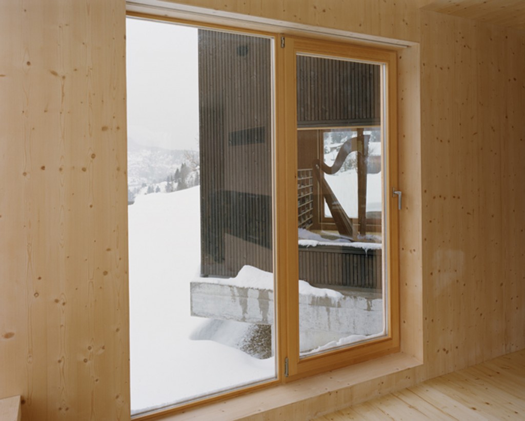 minimal cabin in switzerland by lacroix chessex architectes 12 1024x821 Minimal Cabin In Switzerland By Lacroix Chessex Architectes