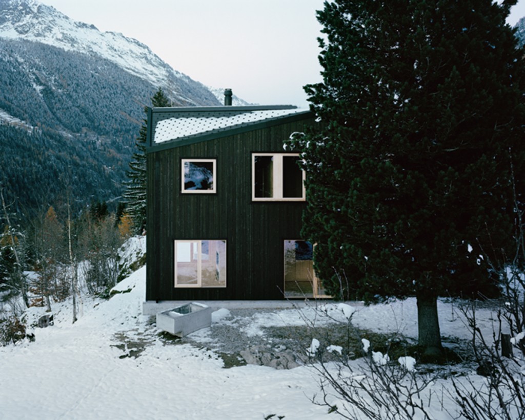 minimal cabin in switzerland by lacroix chessex architectes 6 1024x821 Minimal Cabin In Switzerland By Lacroix Chessex Architectes