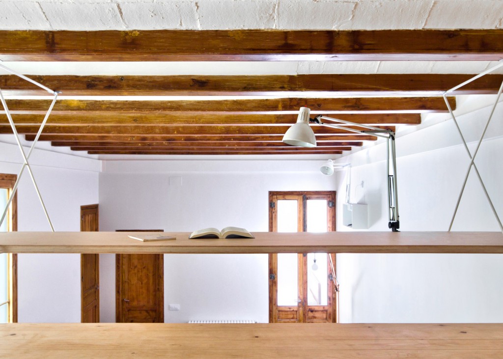 wooden desk is hanging from the ceiling in this apartment in barcelona 6 1024x731 Wooden Desk is Hanging From the Ceiling in this Apartment In Barcelona