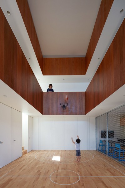 a House in Japan Has an Indoor Basketball Court
