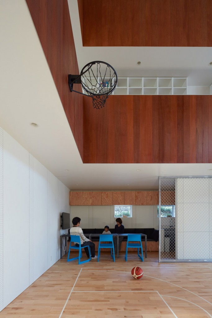 a house in japan has an indoor basketball court 19 683x1024 a House in Japan Has an Indoor Basketball Court