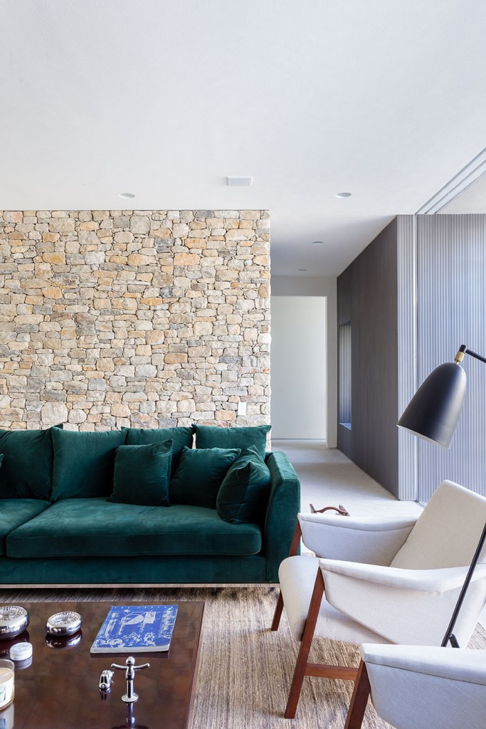 casa lara by felipe hess9 683x1024 How to Choose the Right Type of Cushion for Your Sofa