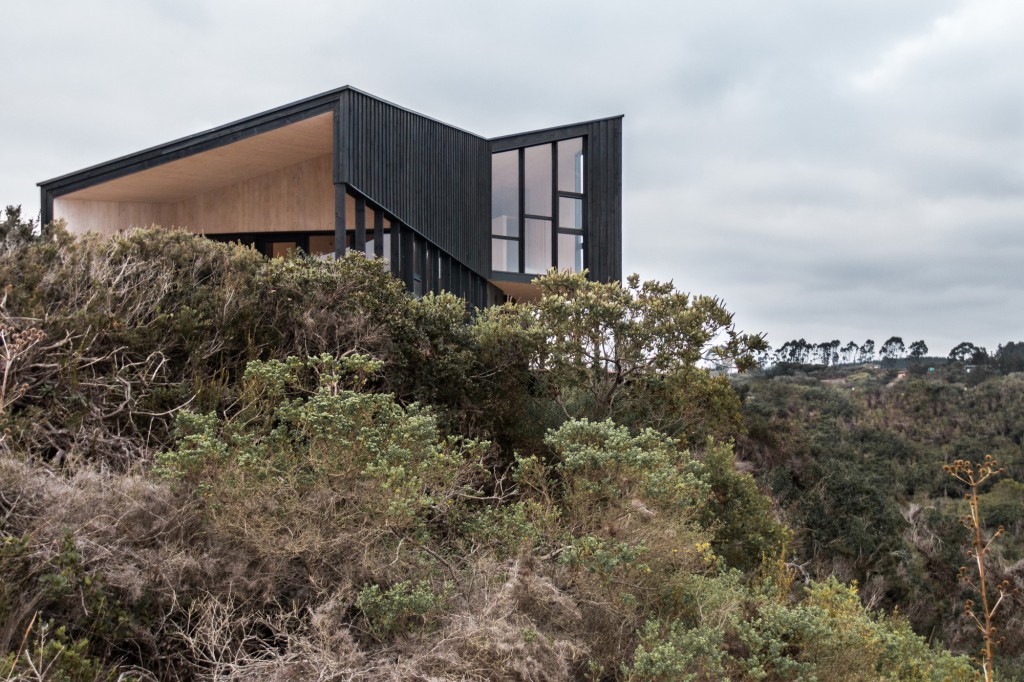 wooden house in chile provides a profound connection with the nature 2 1024x682 Wooden House In Chile Provides a Profound Connection With The Nature