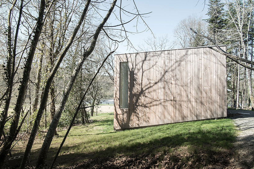 a single volume timber cabin in north western france designed by atelier mima 4 a Single Volume Timber House in North Western France Designed by Atelier Mima