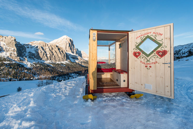 enjoy the amazing view of dolomite mountains in this tiny cabin 4 Enjoy the Amazing View of Dolomite Mountains in this Tiny Cabin