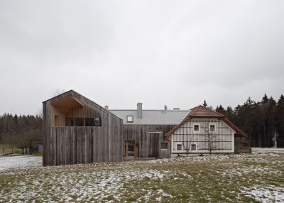 Modern Extension Was Added To a Traditional Farmhouse in Austria