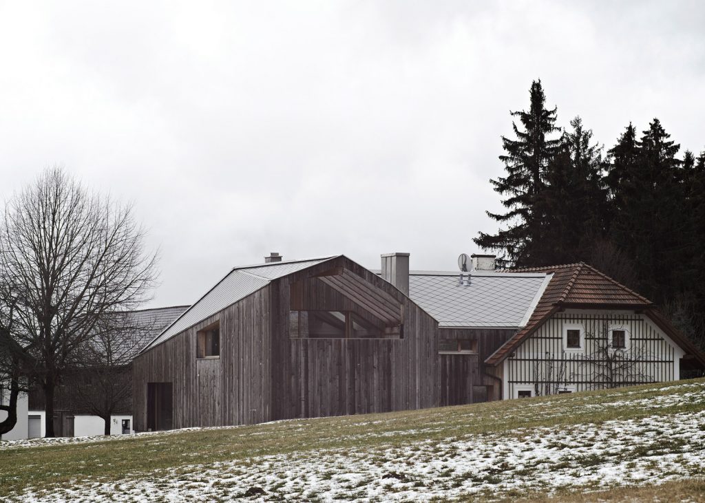 modern extension was added to a traditional farmhouse in austria 2 1024x731 Modern Extension Was Added To a Traditional Farmhouse in Austria