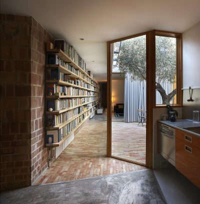 There are Two Courtyards in this Awesome Casa Designed by Gradolí & Sanz arquitectos