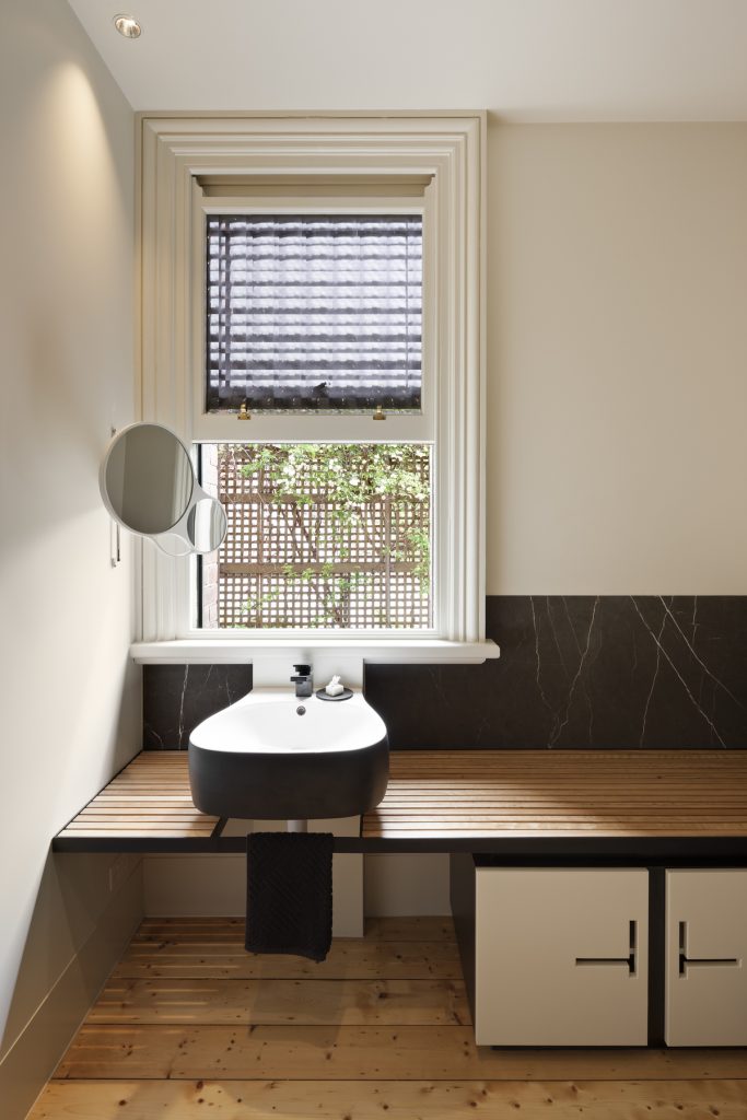 30759 bathroomwindow 683x1024 Queen Bess House by ZGA Studio