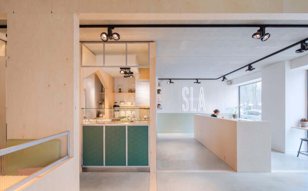 woutervandersar 18.022800 13 1024x636 SLA Amstelveenseweg – a Salad Bar by Standard Studio