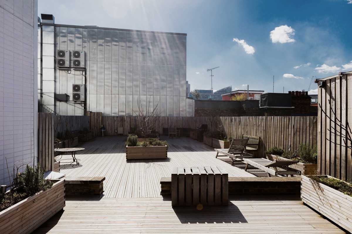 View of High-end apartments in Hackney By Emil Eve Architects