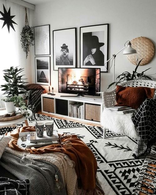 photos on the wall 8 Low Cost Ideas for Creating a Unique Home Interior