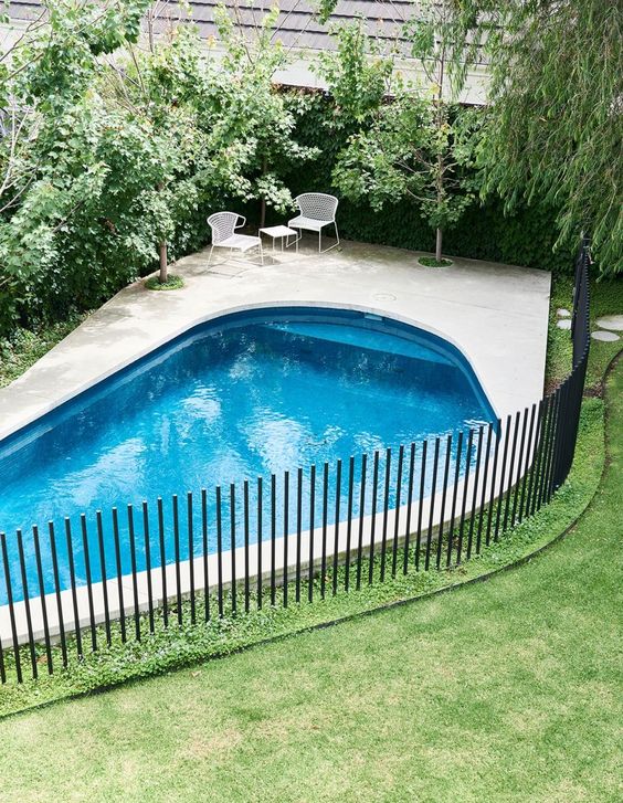 Minimalist pool fencing