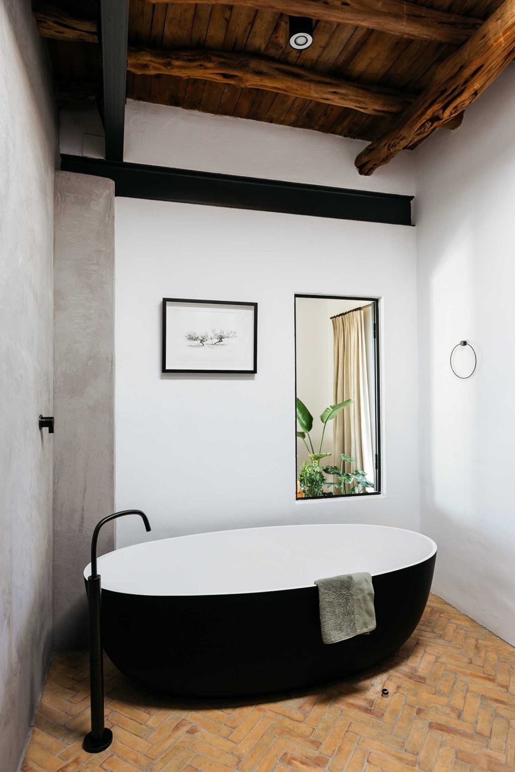 Boost Your Bathroom’s Beauty: How to Choose the Perfect Bathtub