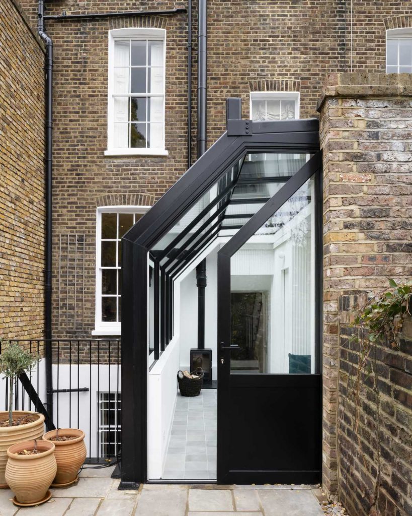 %name A glasshouse re connects a Listed townhouse to its garden