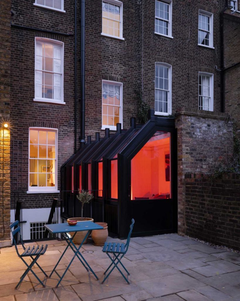 A glasshouse addition to a townhouse