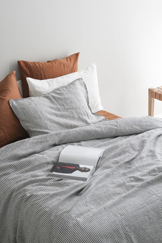 Linen bedding