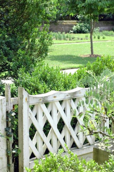 How to Choose a Style for Your Garden Fence