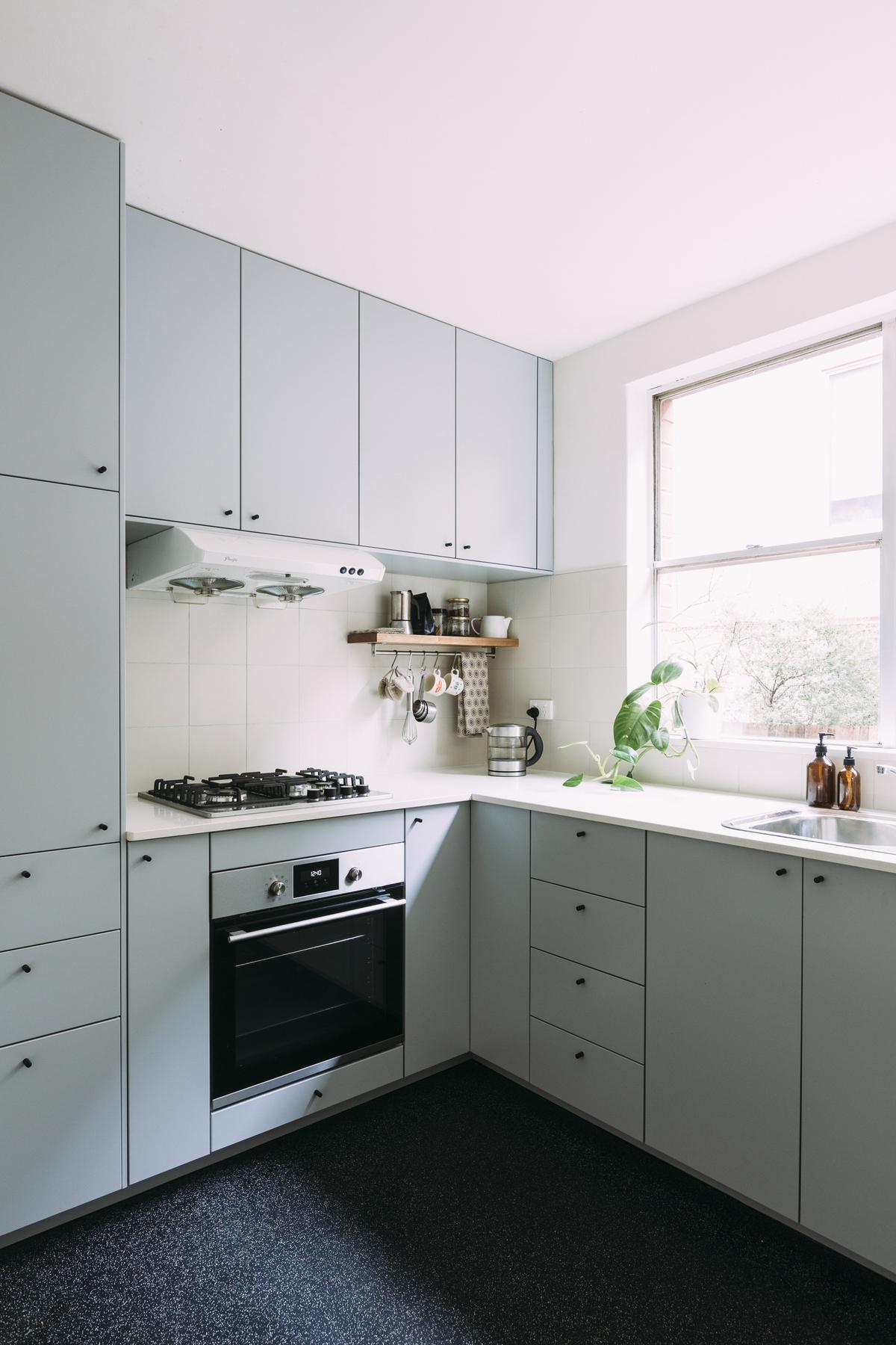 Small Kitchen Layout Ideas That Will Save Your Budget
