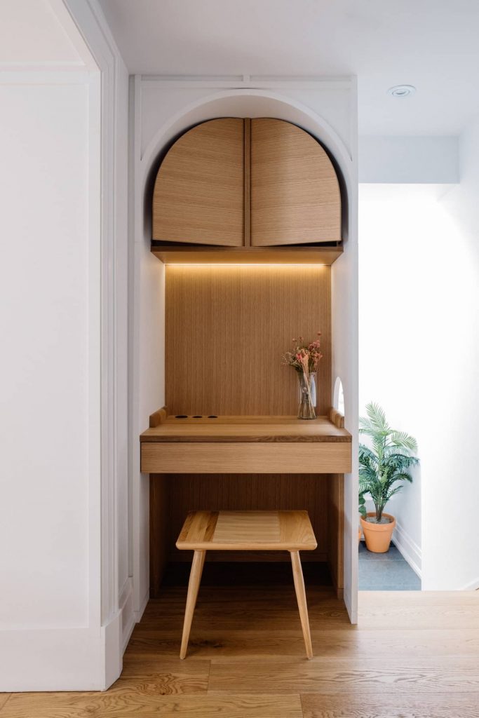 desk 683x1024 A Contemporary Renovation of a House in the West End of Toronto