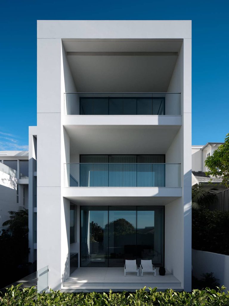 front facade balconies 768x1024 A House Designed Around the Sculptural Form Of a Large Angophora Tree