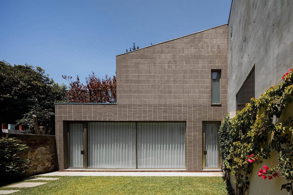 brick facade 1024x683 Miguel Bombarda Residential Building by Paula Santos Arquitectura