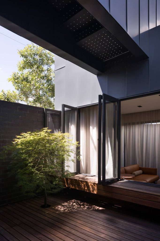 central courtyard 682x1024 A Zinc Clad Addition by Robert Simeoni Architects