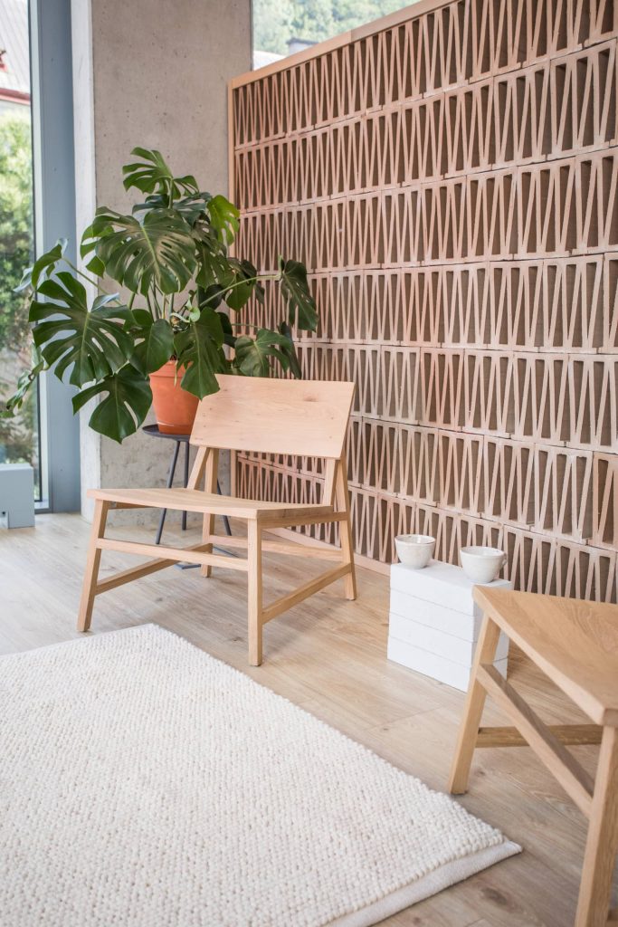 ceramic room divider 683x1024 Experts Explain Why Office Design Goes Beyond Aesthetics