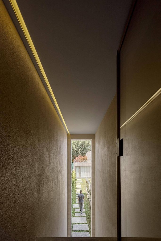 corridor 683x1024 Miguel Bombarda Residential Building by Paula Santos Arquitectura