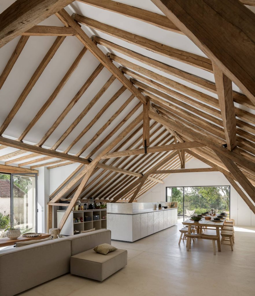 exposed wooden roof truss 882x1024 Enter Arquitectura Converts an Old Warehouse Into a Family Home