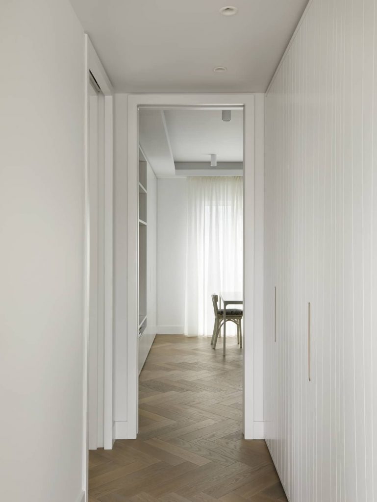 floor to ceiling doors 769x1024 An Airy Living Space in London by Patalab Architecture