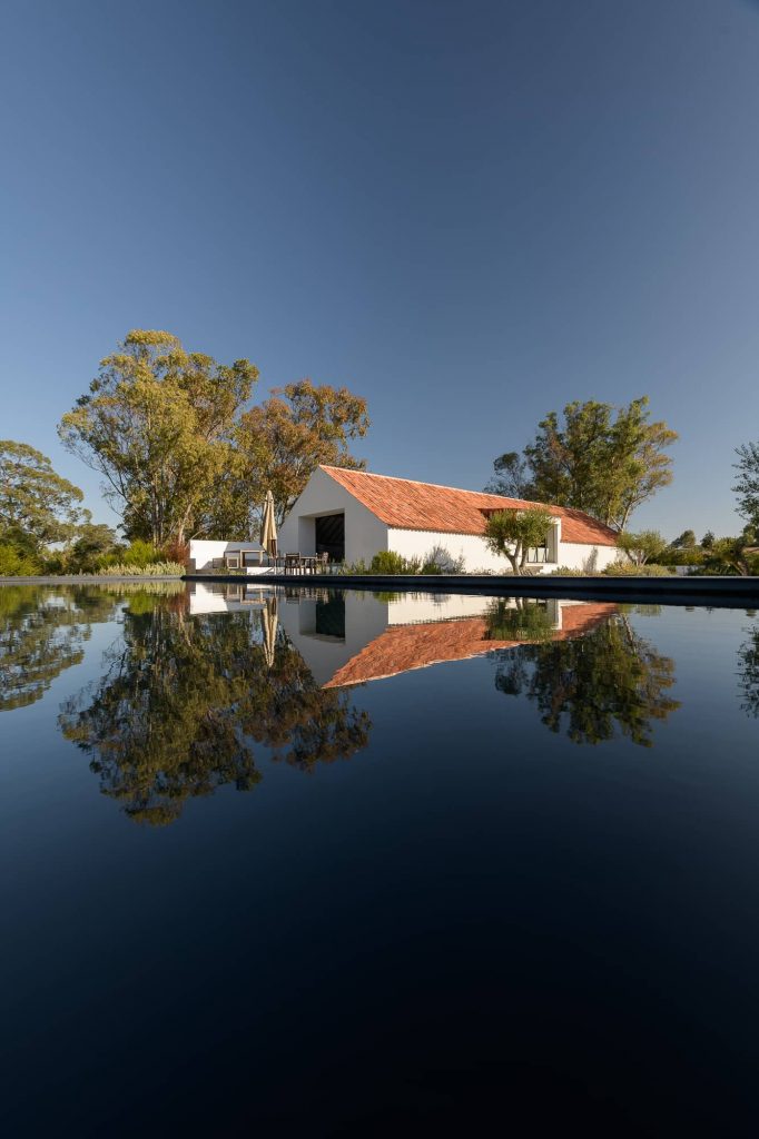 ricardo oliveira alves herdade da ferraria 3789 682x1024 Enter Arquitectura Converts an Old Warehouse Into a Family Home