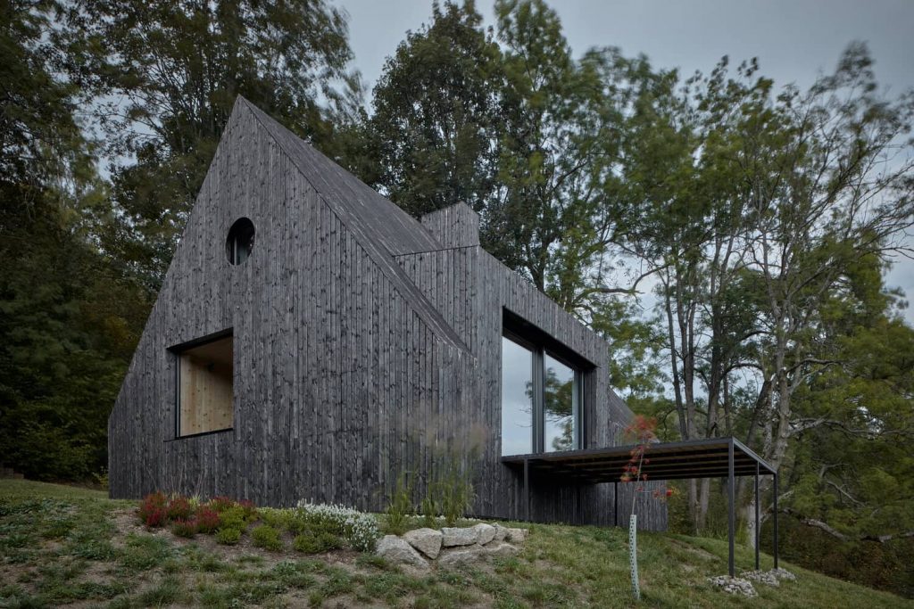 mjolk bukovka boysplaynice 03 1024x683 A Cozy Cottage in the Woods by MjöLK Architects